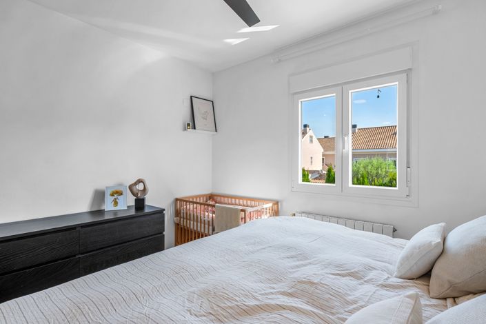 Image No.19-4 Bed Townhouse for sale