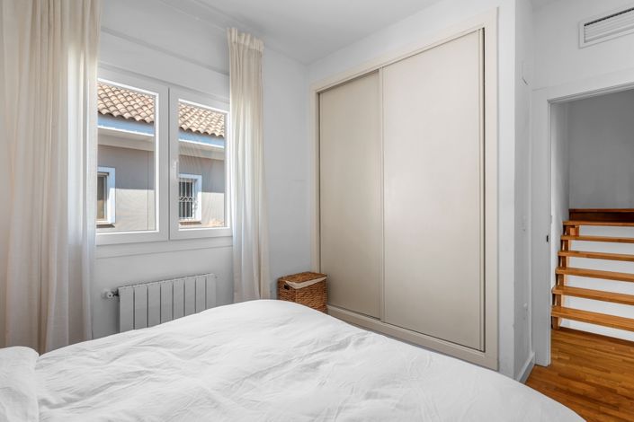 Image No.27-4 Bed Townhouse for sale