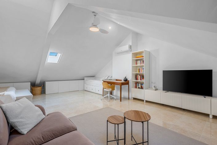 Image No.35-4 Bed Townhouse for sale