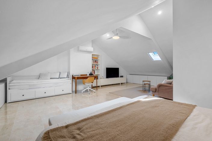 Image No.38-4 Bed Townhouse for sale