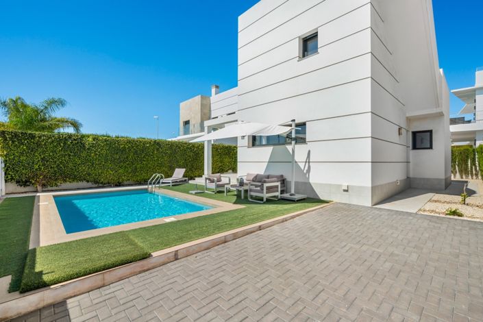 Image No.25-3 Bed Villa for sale