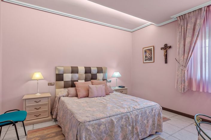 Image No.27-6 Bed Villa for sale
