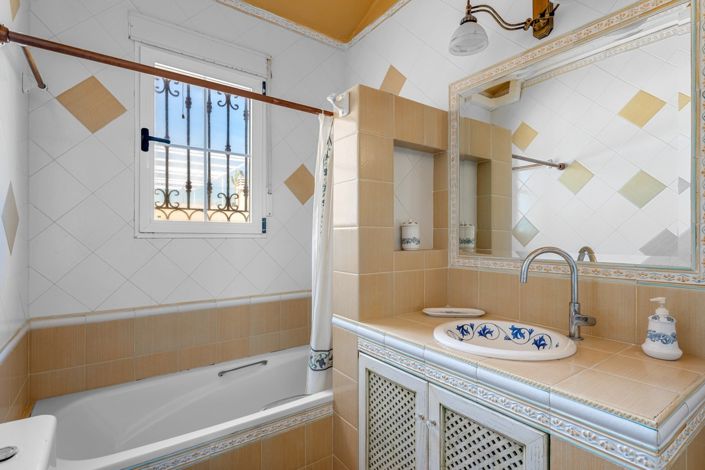 Image No.43-6 Bed Villa for sale