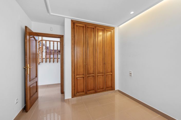 Image No.19-4 Bed Villa for sale