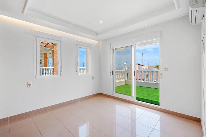 Image No.27-4 Bed Villa for sale