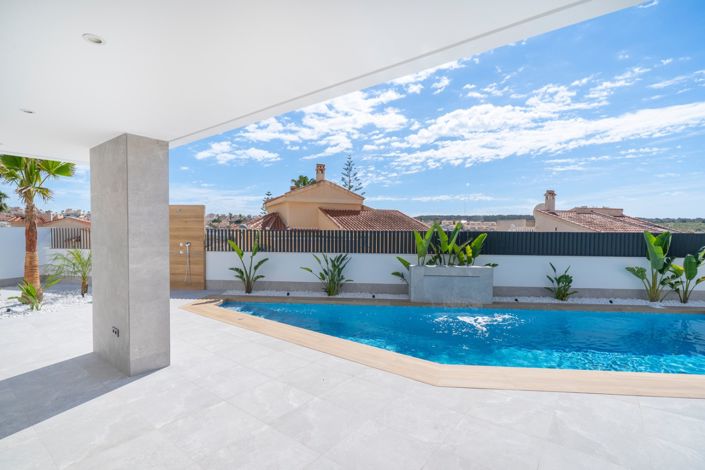 Image No.8-4 Bed Villa for sale