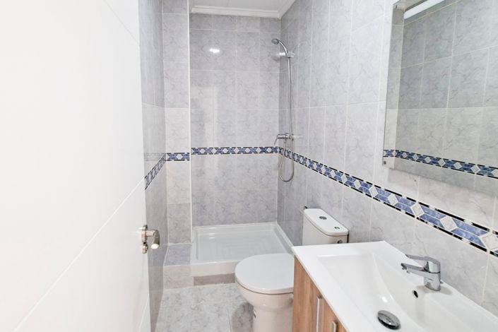 Image No.10-1 Bed Townhouse for sale