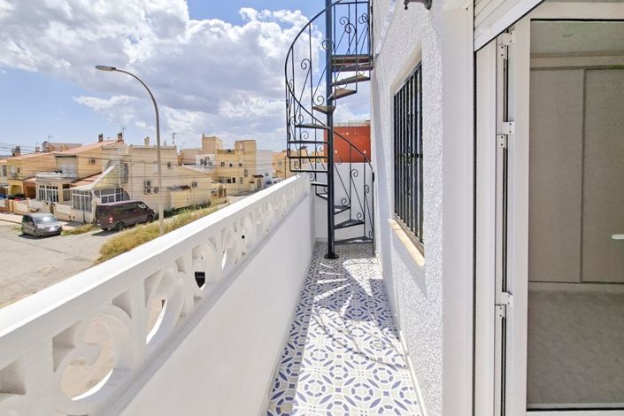 Image No.11-1 Bed Townhouse for sale