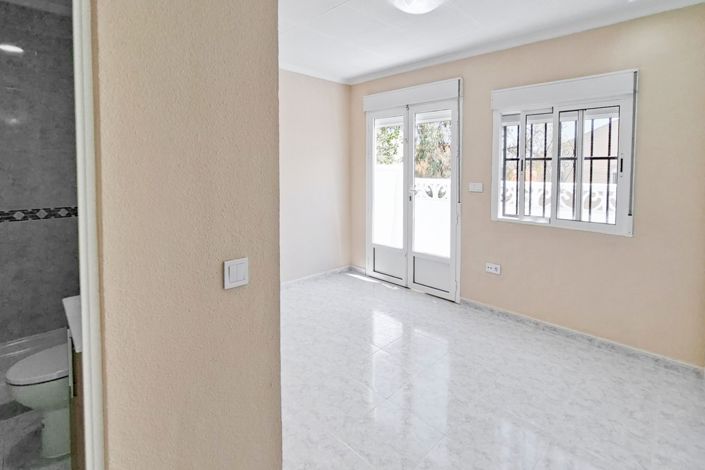 Image No.8-1 Bed Townhouse for sale