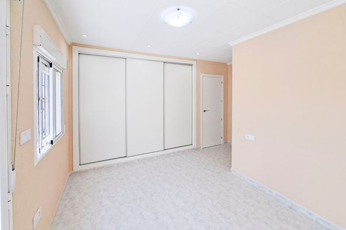 Image No.9-1 Bed Townhouse for sale