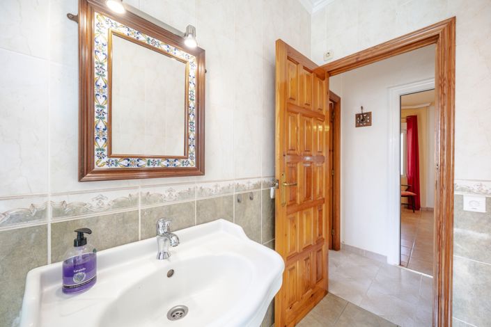 Image No.18-3 Bed Villa for sale