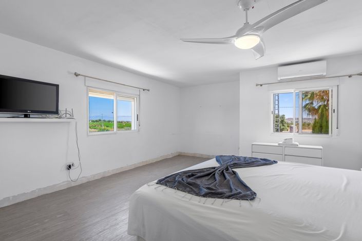 Image No.29-8 Bed Property for sale