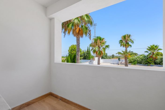 Image No.33-8 Bed Property for sale