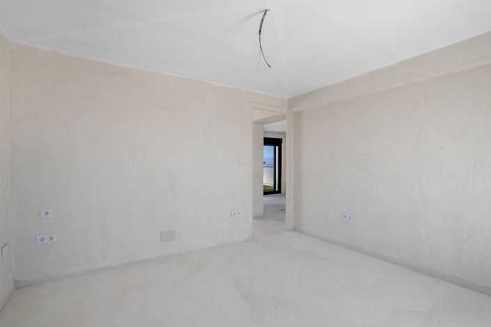Image No.37-8 Bed Property for sale