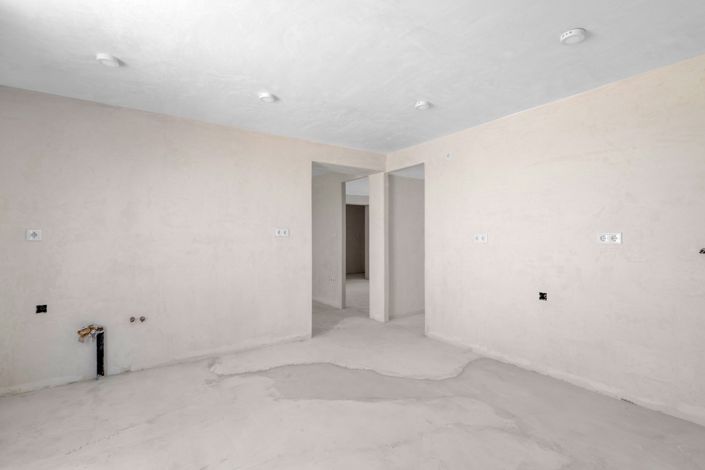 Image No.39-8 Bed Property for sale