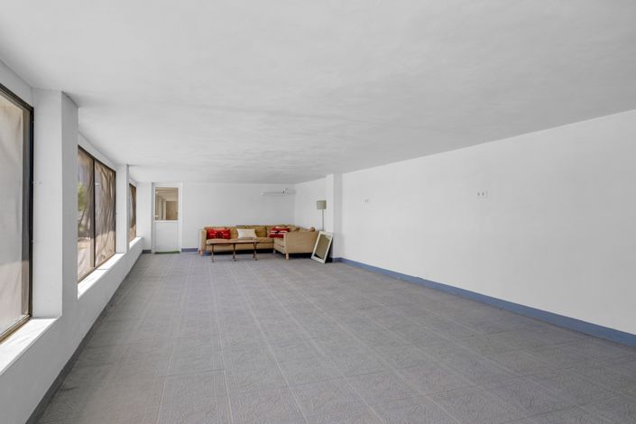 Image No.45-8 Bed Property for sale