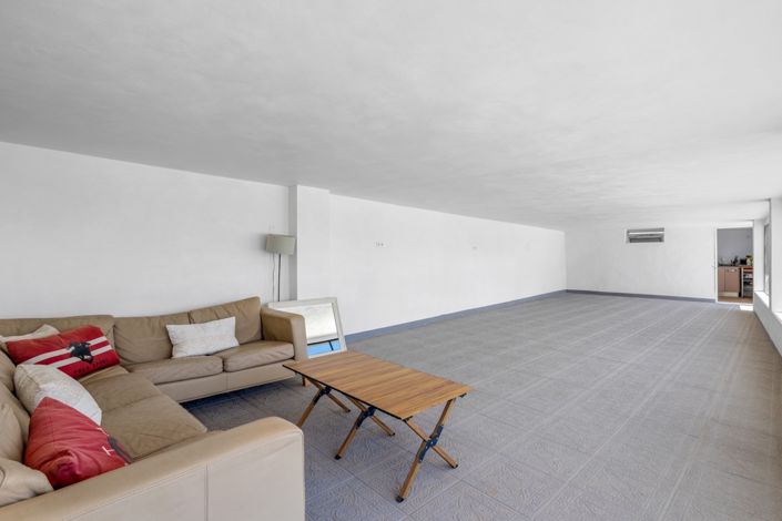 Image No.46-8 Bed Property for sale
