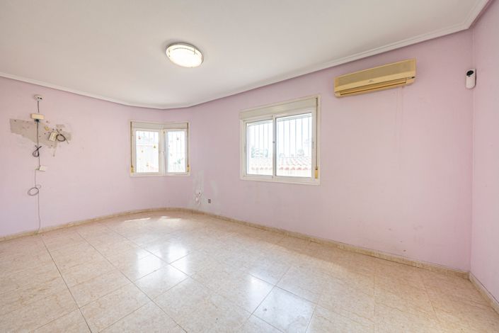 Image No.11-3 Bed Villa for sale
