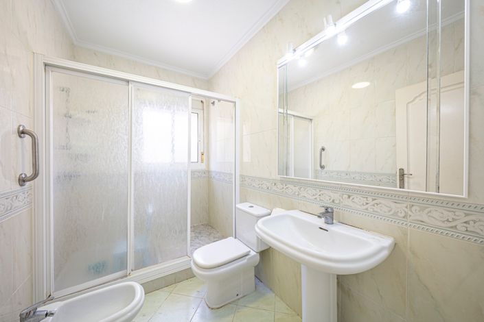 Image No.20-3 Bed Villa for sale
