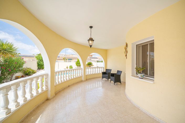 Image No.3-3 Bed Villa for sale