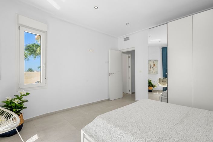 Image No.28-5 Bed Villa for sale