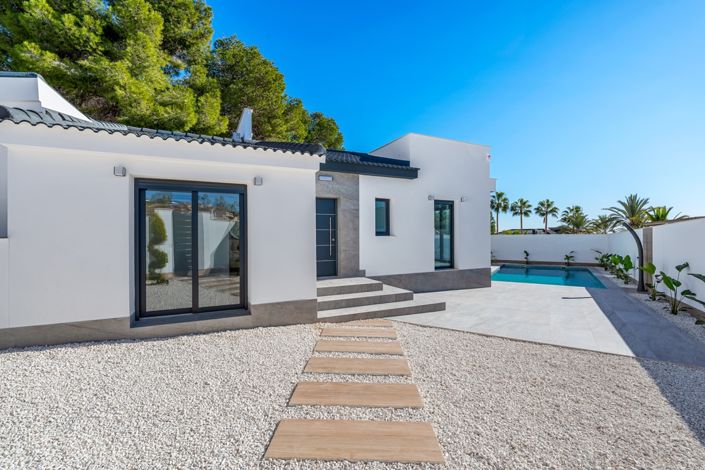 Image No.2-4 Bed Villa for sale