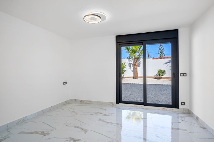Image No.9-4 Bed Villa for sale