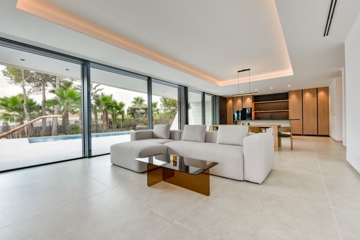 Image No.2-4 Bed Villa for sale