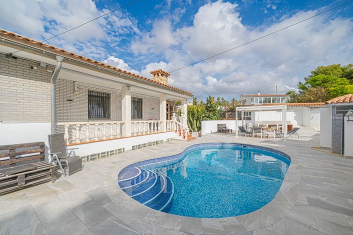 Image No.2-5 Bed Villa for sale