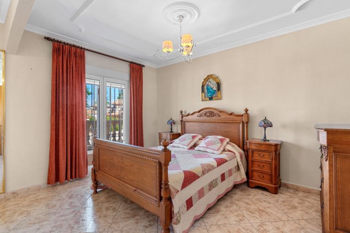 Image No.30-7 Bed Chalet for sale