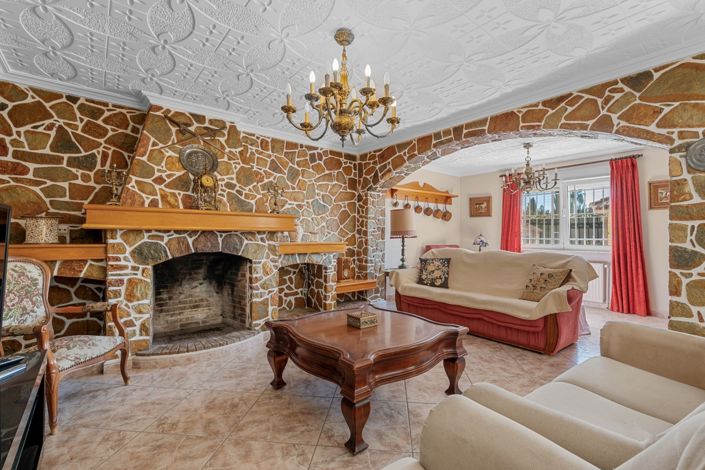Image No.4-7 Bed Chalet for sale