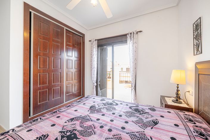 Image No.25-2 Bed Townhouse for sale