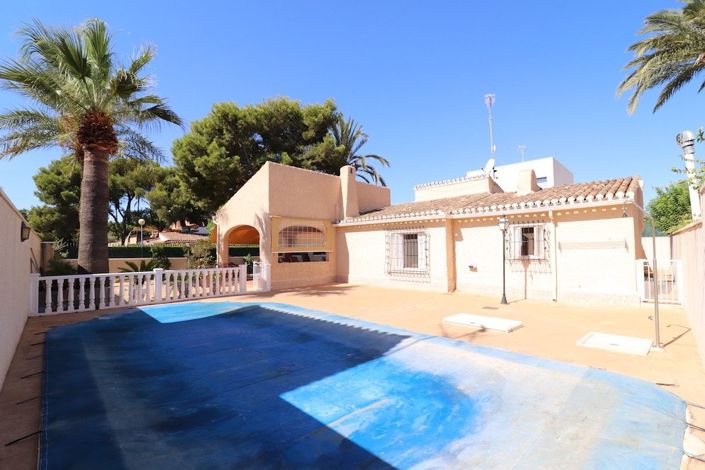 Image No.1-Villa de 4 chambres à vendre à Punta Prima
