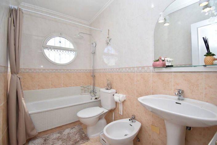 Image No.11-3 Bed Townhouse for sale