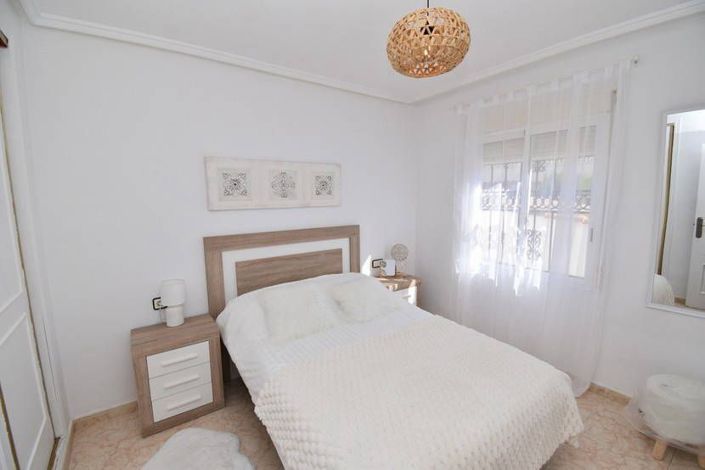 Image No.11-3 Bed Townhouse for sale