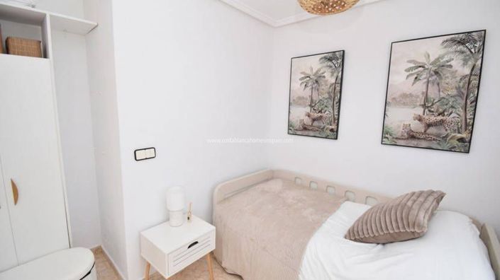 Image No.12-3 Bed Townhouse for sale