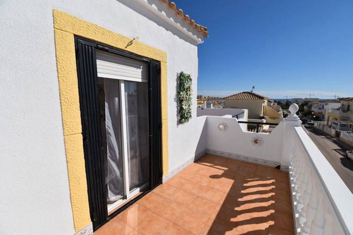 Image No.19-3 Bed Townhouse for sale