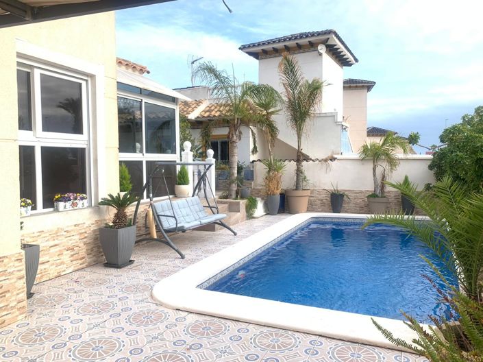 Image No.2-Villa de 4 chambres à vendre à Orihuela Costa