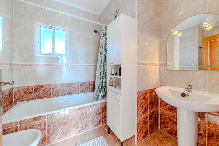 Image No.19-3 Bed Villa for sale