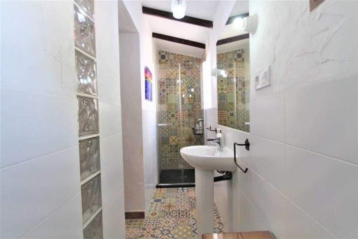 Image No.28-9 Bed Property for sale