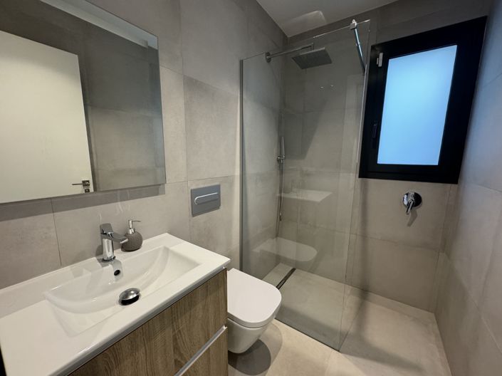 Image No.12-3 Bed Property for sale