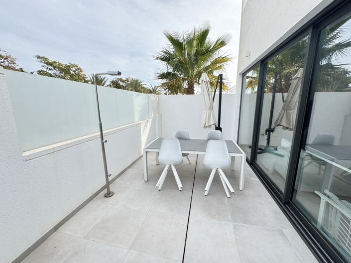 Image No.18-3 Bed Property for sale