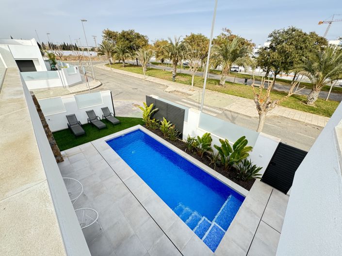 Image No.5-3 Bed Property for sale