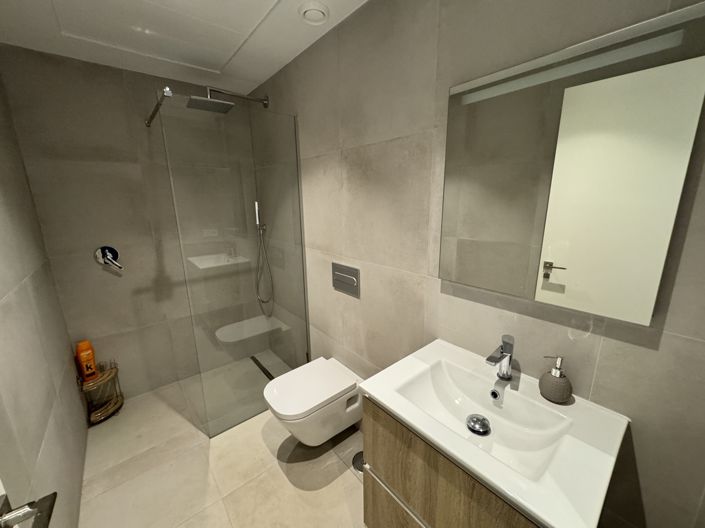 Image No.8-3 Bed Property for sale