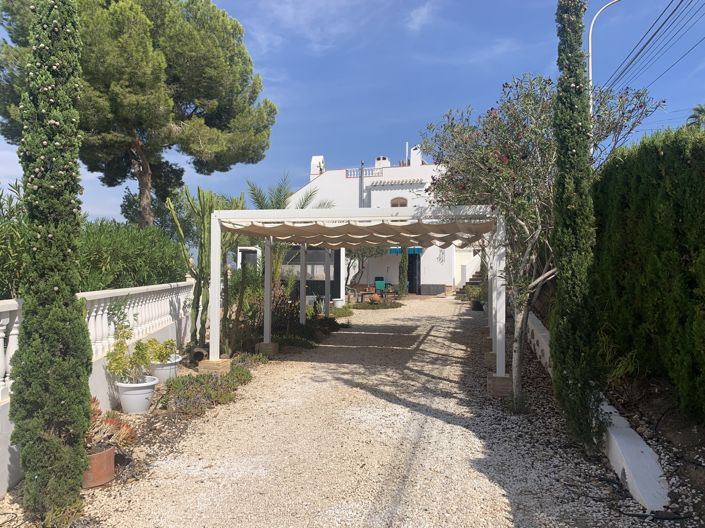 Image No.26-4 Bed Property for sale