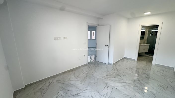 Image No.8-2 Bed Apartment for sale