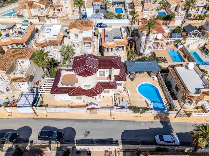 Image No.1-6 Bed Villa for sale