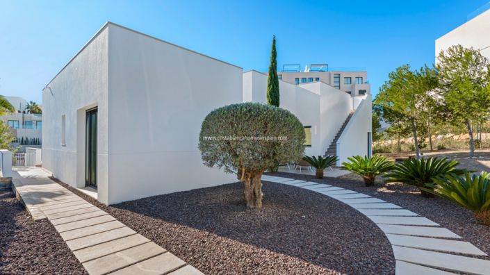 Image No.10-4 Bed Villa for sale