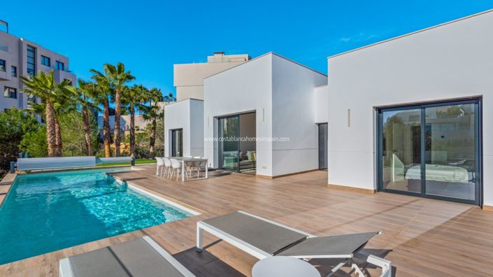 Image No.2-4 Bed Villa for sale