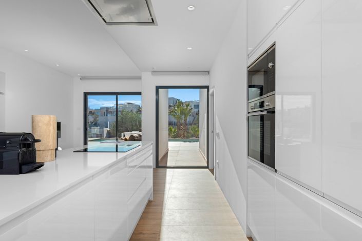 Image No.22-4 Bed Property for sale